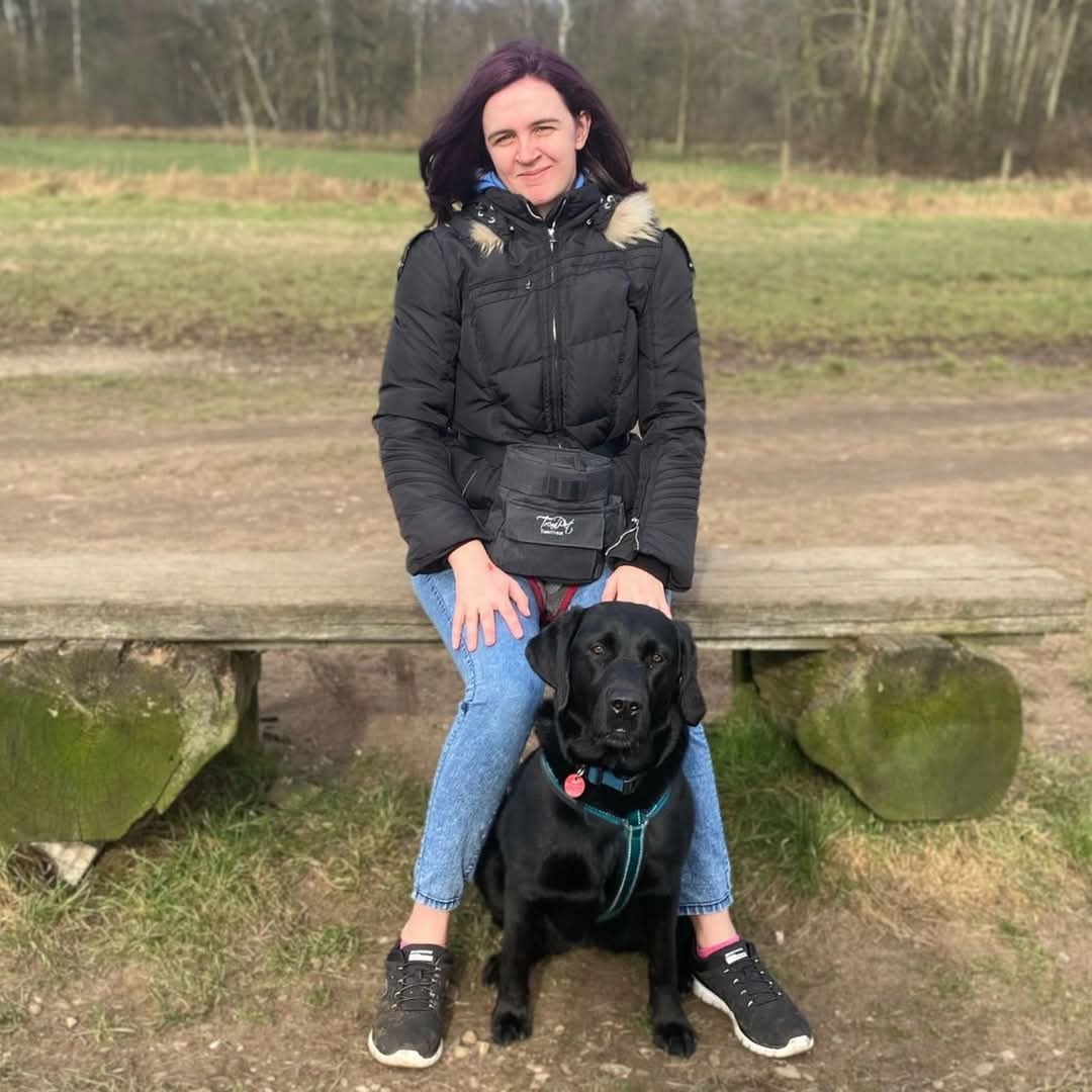 Jasmin mit ihrem Hund